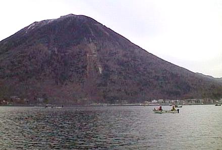 01.04.22.Mt.Nantai-01.jpg (20520 バイト)