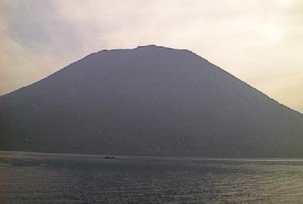 99.06.15.Mt.Nantai-01.jpg (10361 バイト)