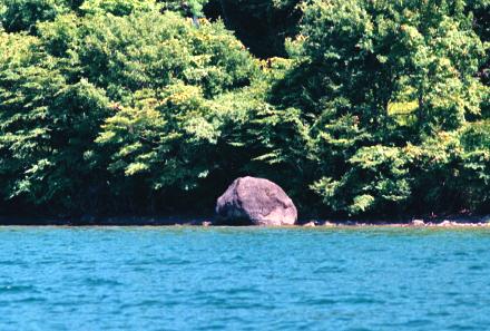 99.08.03.Darumaishi-02.jpg (39576 バイト)