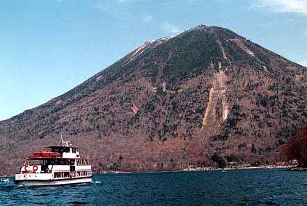 2001.04.22.Mt.Nantai-02.jpg (29640 oCg)