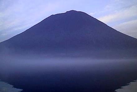 2001.05.08.Mt.Nantai-01.jpg (8721 oCg)