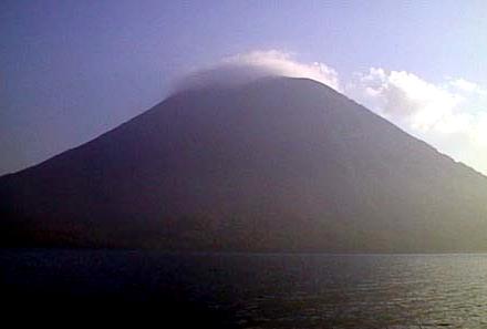 2001.05.29.Mt.Nantai-02.jpg (9851 oCg)